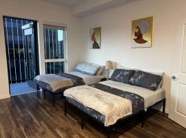 Vine & Sunset Loft Free Parking and WIFI, Ferienwohnung in Los Angeles