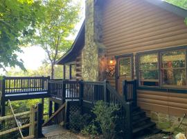 Cozy Haven - Mountain View, Hot Tub, Fire Pit, khách sạn ở Blue Ridge