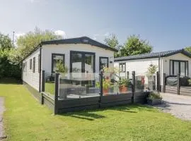 Lilac Lodge