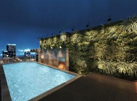 L'Heritage Premium Hanoi Central, hotel na may pool sa Hanoi