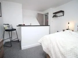 Cosy Luxury Cardiff Escape