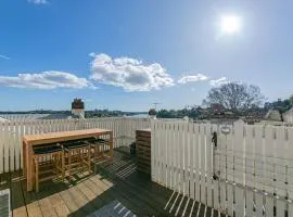 Waterfront Stylish & Charming City Retreat