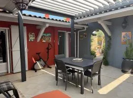 Le Cabanon de vacances avec patio
