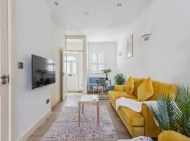 Charming Windsor Cottage, Castle Views, Garden & Walk Everywhere