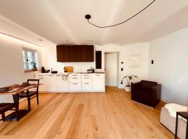 "Garden Suite" Modernes Garden Apartment nahe Stuttgart Terrasse Parkplatz、Aidlingenのホテル