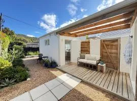 The Sanctuary Nook - 7 min walk to beach