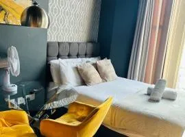 Holland Rd Studios Close to Olympia London