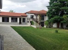 Коларова къща
