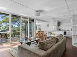 Mollymook Breeze - lovely 4 BR home with beach views
