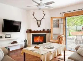 Casa El Pilar con chimenea, jardín y parking privado