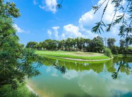 Peaceful Escape in Gurgaon - Villa Retiro Do Sol, casa de campo em Manesar