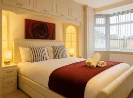 Stunning Holiday Home. Free Parking.