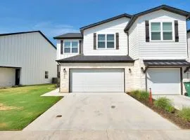Townhome near Tarleton!