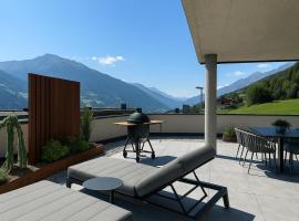 Lynett Suites - Ihr Rückzugsort in den Tiroler Bergen, hotelli kohteessa Fliess