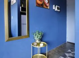 Secure Designer Jozi Apartment With Balcony & Ellis Park Views - Hallmark House