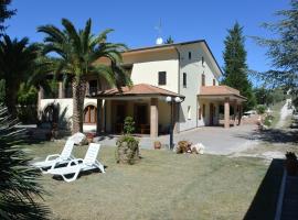 Il Gheriglio, apartment in Torano Nuovo