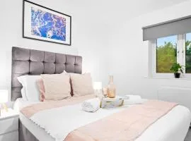 Stylish Two Bedroom Apartment - Secure Parking - Fast Wifi 53C