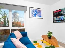 Stylish Two Bedroom Apartment - Secure Parking - Fast Wifi 53C