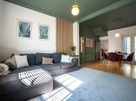 Modern 6 Person Cosy Cottage in Historical Newport