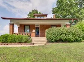 14 Mi to St Louis Dog-Friendly Columbia Home
