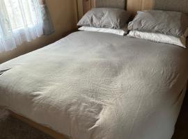 2 Bedroom caravan, pr&aacute;zdninov&yacute; dům v destinaci Saint Osyth