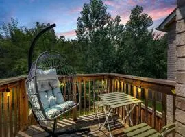 Chic Open-Concept 5 Beds Home by Airport and Highways