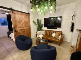 4 Min Walk to Beach and Restaurants