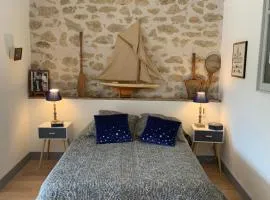 Chambre chez l'habitant dans MAS provençal avec piscine partagée en saison