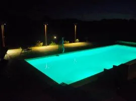 CHEZ MITCH EN CAMPING CAR et grand espace extérieur