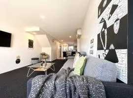 Designer beauty townhouse on Peacock with garage