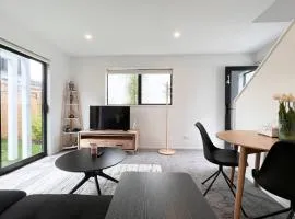 One bedroom townhouse on Salisbury 1000m fibre