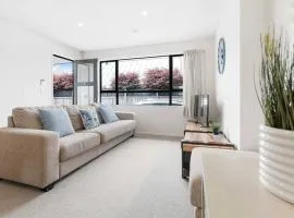 Merivale comfy 2 beds with free parking