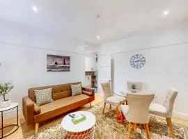 Modern 2 Bed Near Twickenham Stadium - 5 Min to Bus Stop