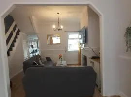 3-Bed Home, Garden, Free Parking,Greater London
