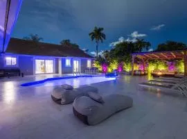 Luxury Villa Serena Heated Pool 15 min to Beach