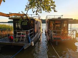 Domki pływające HouseBoat4U, hotel i Ruciane-Nida
