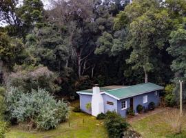 Natures Way Bush Pig Cottage, hotel v destinaci The Crags