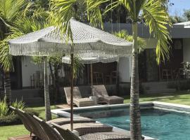 Tropical Almond Villa ค็อทเทจในอูลูวาตู