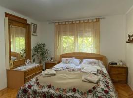 Topole, hotel in Stapar