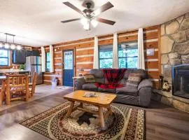 Hot Tub & Fire Pit Mountain Cabin Near Dollywood