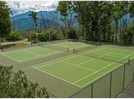 Terrace Garden Manor by American Patriot Getaways, khách sạn ở Chalet Village