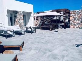 Villa Meleti - Panoramic View of Kassos Island, hotel met parkeren in Fri