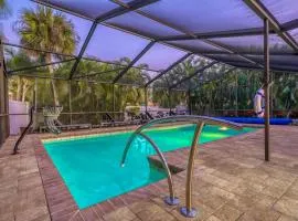 Casa Del Mar - Pet Friendly House on Siesta Key w/ Outdoor Patio & Private Screened-In Heated Pool!