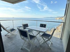 Grand appartement Prestige sur la mer, hotel i Brando