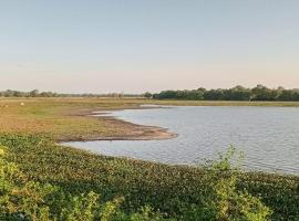 Village Garden Inn, hotel s vířivkou v destinaci Parasangahawewa