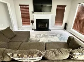Spacious Oasis 15 Minutes from Atlanta Airport