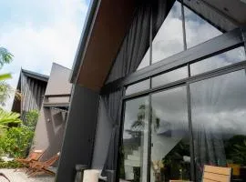 Cozy Volcano View Stay Brand New & Hot Tub