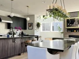 Entire Luxury Home I Sleeps 8 I 10min To Downtown