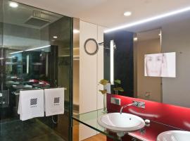 فندق رينا بترونيلا، فندق في سرقسطة