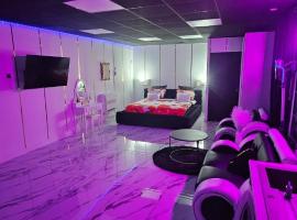 Love room cosy lyon, hotel in Feyzin